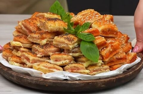 Pasta Sfoglia Salata con Salame e Formaggio e Salsa al Formaggio e Birra: Un Antipasto Goloso e Facile