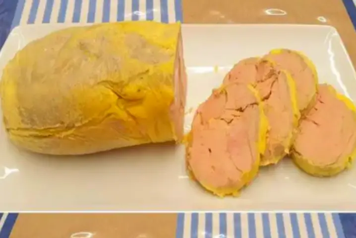 "Terrina di foie gras: un viaggio gastronomico nel cuore della tradizione francese"