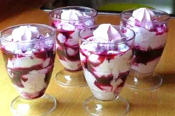 "Dessert al Mascarpone e Mirtilli: cremoso, fresco e irresistibile!"