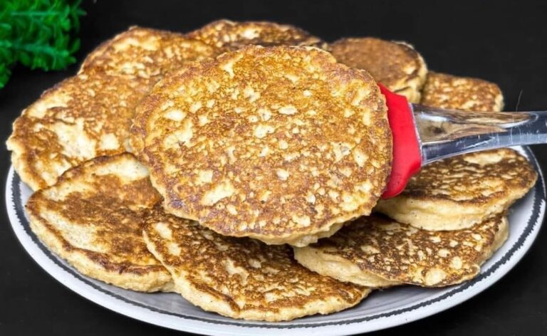 "Pancake di Avena con Mele e Cannella: Una Colazione Sana e Gustosa"