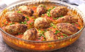 Cavolo al forno con polpette: un piatto ricco e saporito per ogni occasione!