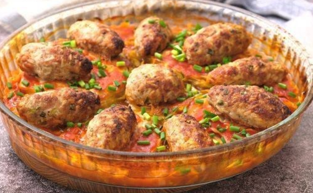 Cavolo al forno con polpette: un piatto ricco e saporito per ogni occasione!