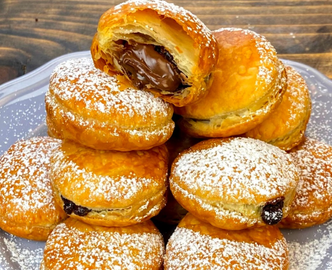 Bombes Sfogliate: Una Deliziosa Golosità Pronta in 20 Minuti! Con Solo 2 Ingredienti! 😍