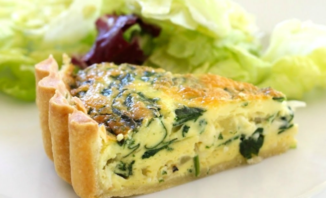 Quiche agli Spinaci: Un Piacere Cremoso e Salato!