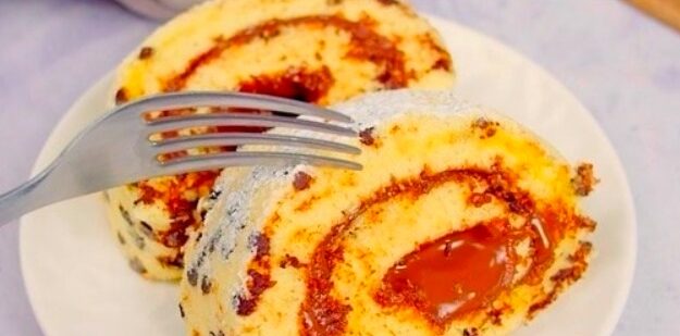 Torta Swiss Roll con Gocce di Cioccolato: Super Soffice e Deliziosa!