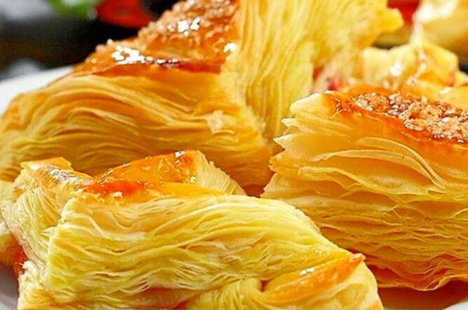 "Pasta Sfoglia Vincente: Senza Refrigerazione, Uova e Lievito, Ma Concento Strati Perfetti!"