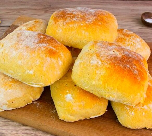 "Panini Fatti in Casa: La Ricetta Semplice per Renderli Morbidi Dentro e Fragranti Fuori"