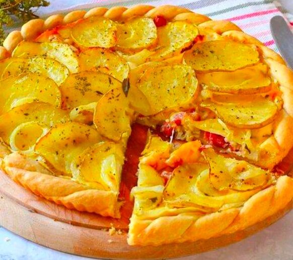"Crostata Salata Rustica: La Ricetta per un Antipasto Gustoso e Filante"
