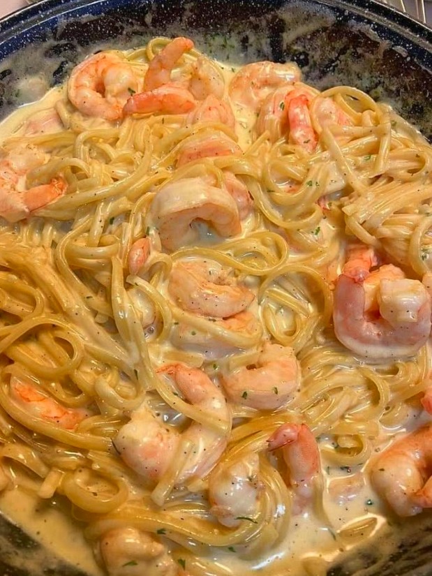 Fettuccine ai Gamberetti Alfredo in Padella: Cremose e Irresistibili 🥰