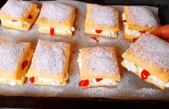 PEZZI DI PASTA SFOGLIA RIPIENI: IL DESSERT FACILE E IRRESISTIBILE