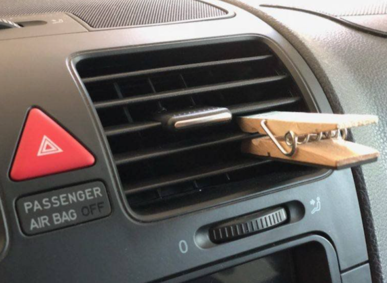 Infilare una molletta nella griglia di riscaldamento: il trucco poco noto ma utile