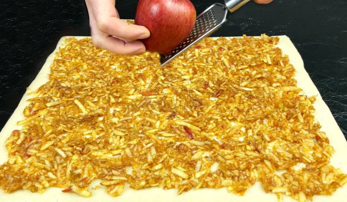Delizia di pasta sfoglia alle mele per le feste