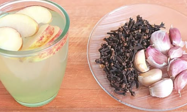 L'aglio con una mela e chiodi di garofano risveglierà i morti, diceva mio nonno: ECCO la ricetta per un antibiotico senza ricetta!