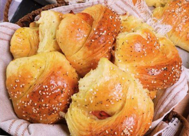 Croissant soffici e gustosi – Croissant fatti in casa con prosciutto e formaggio – Scompaiono subito dalla padella
