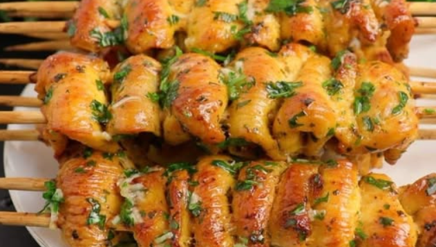 Spiedini di pollo marinati: una delizia alla griglia facile