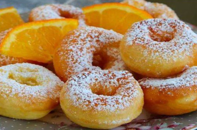 Frittelle aromatizzate allo yogurt e all’arancia: una ricetta molto gustosa e umida
