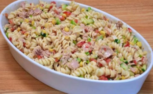 RICETTA DI INSALATA DI PASTA FREDDA CON TONNO