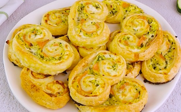Palmiers di zucchine e salmone: un antipasto di pasta sfoglia sfizioso e facilissimo da preparare