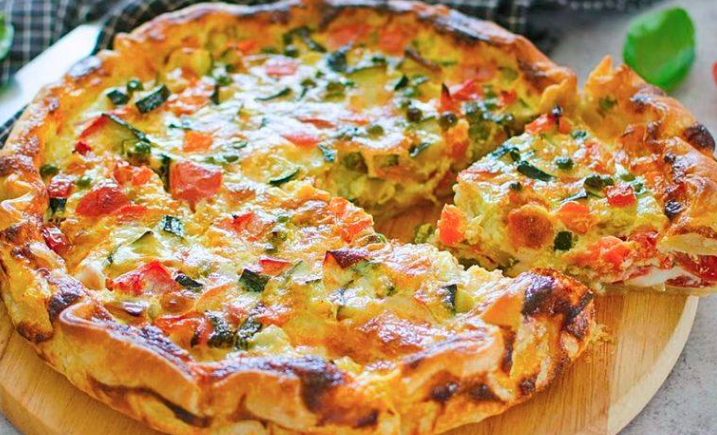 Torta salata di verdure: la ricetta per un delizioso piatto unico e 9 gustose varianti