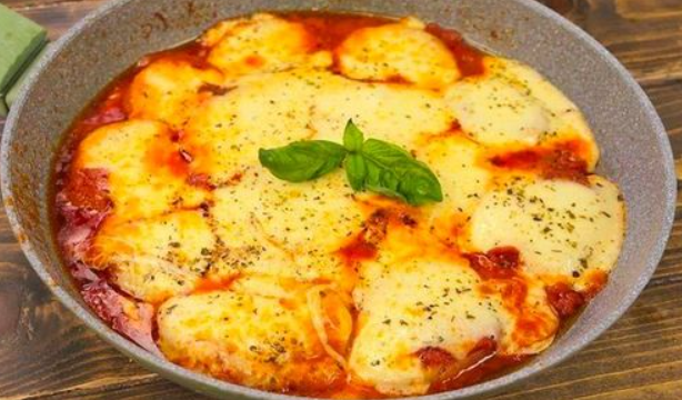 Patate alla pizzaiola con provola: una ricetta gustosa da provare subito!