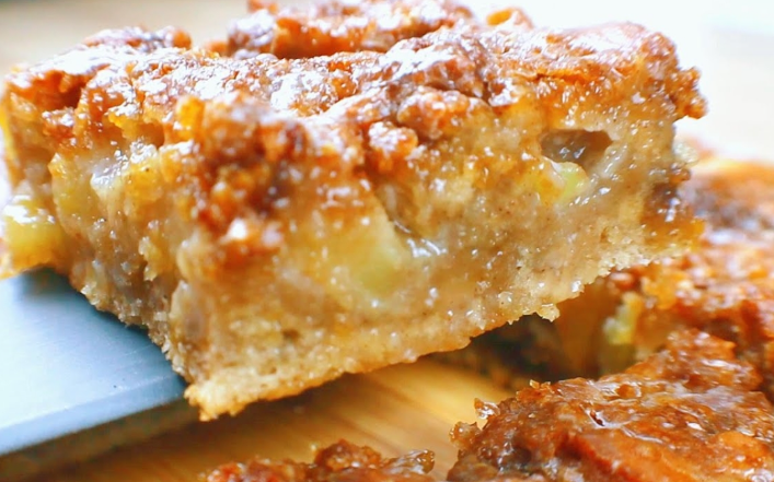 Torta di mele e cannella con glassa