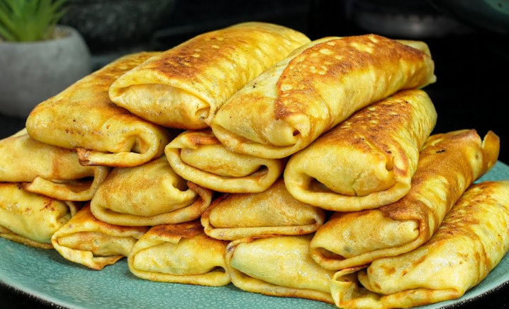 Rotoli di pancake saporiti con ripieno cremoso di cavolo