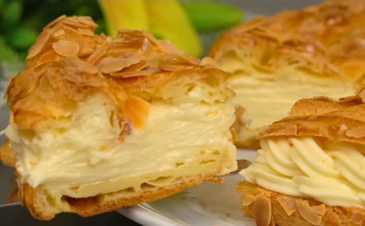 Torta alla crema di mandorle e vaniglia