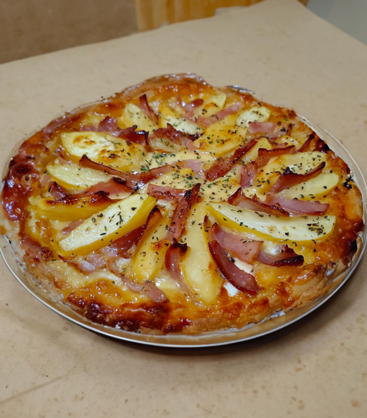 Crostata di patate, camembert e bacon: ricetta gustosa da scoprire