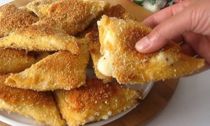 Come preparare dei deliziosi toast ripieni di patate e formaggio: ricetta facile e gustosa