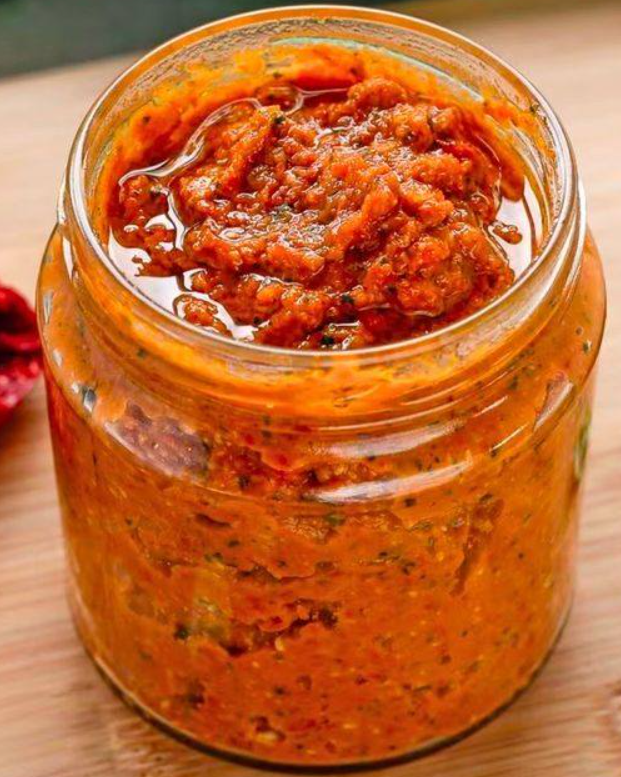 Pesto di pomodori secchi: la ricetta siciliana per una salsa fresca e profumata