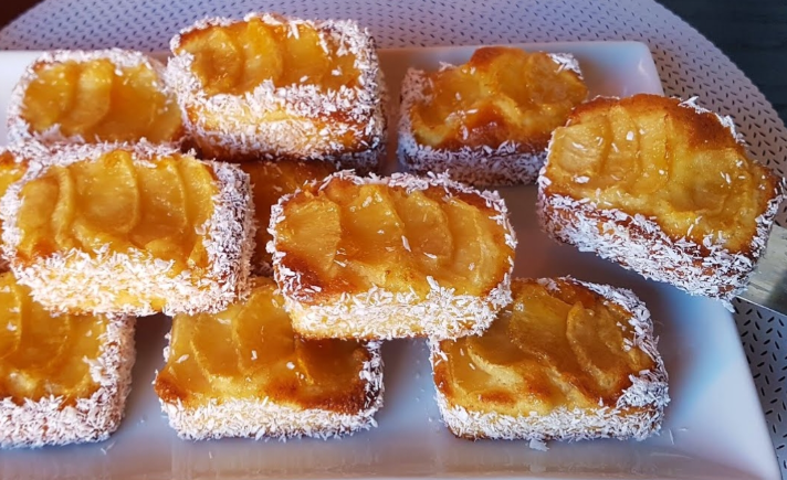 Torta di mele e yogurt con marmellata di albicocche