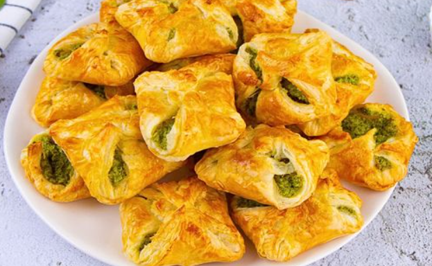 Quadretti di pasta feta e spinaci: fragranti e buonissimi!