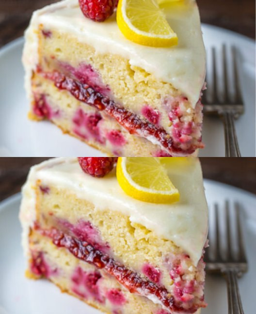 Torta a strati con crema di formaggio e lamponi
