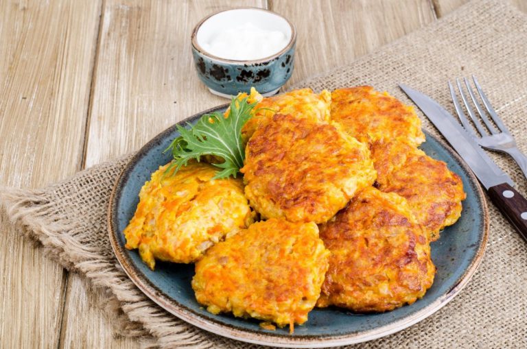 Medaglioni di zucca, formaggio e cipolla: una ricetta ideale per mangiare buono e sano