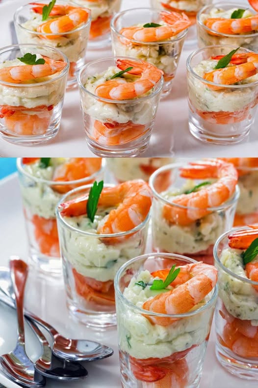 Verrine Gourmet di Gamberi, Salmone e Formaggio Fresco: Un Antipasto Elegante e Fresco