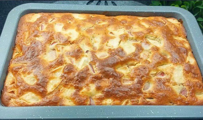 Torta di Mele Magica: Semplice, Leggera e Piena di Frutta!