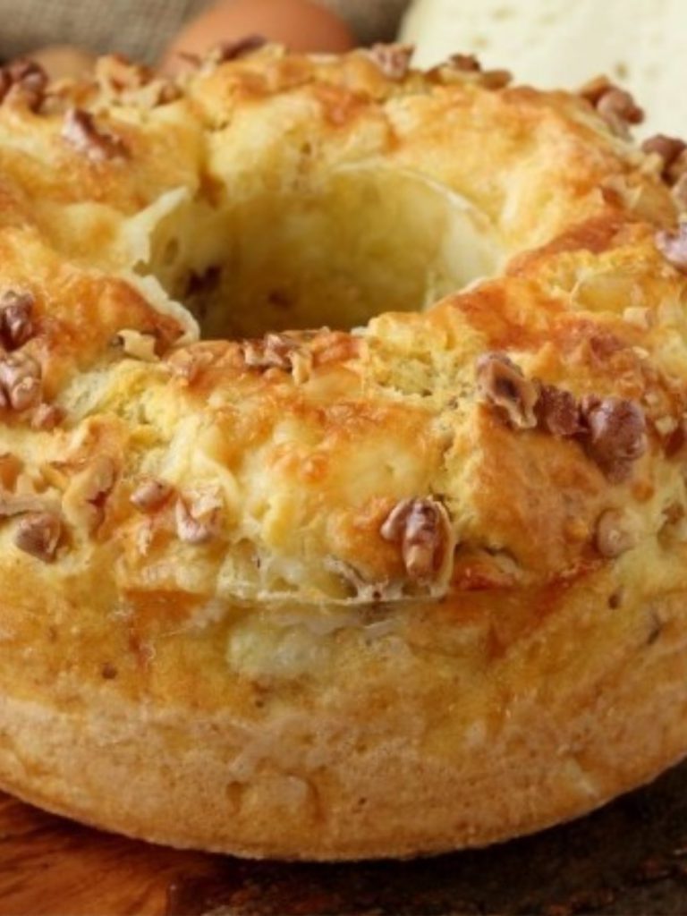 Ciambelle rustiche con noci e formaggio