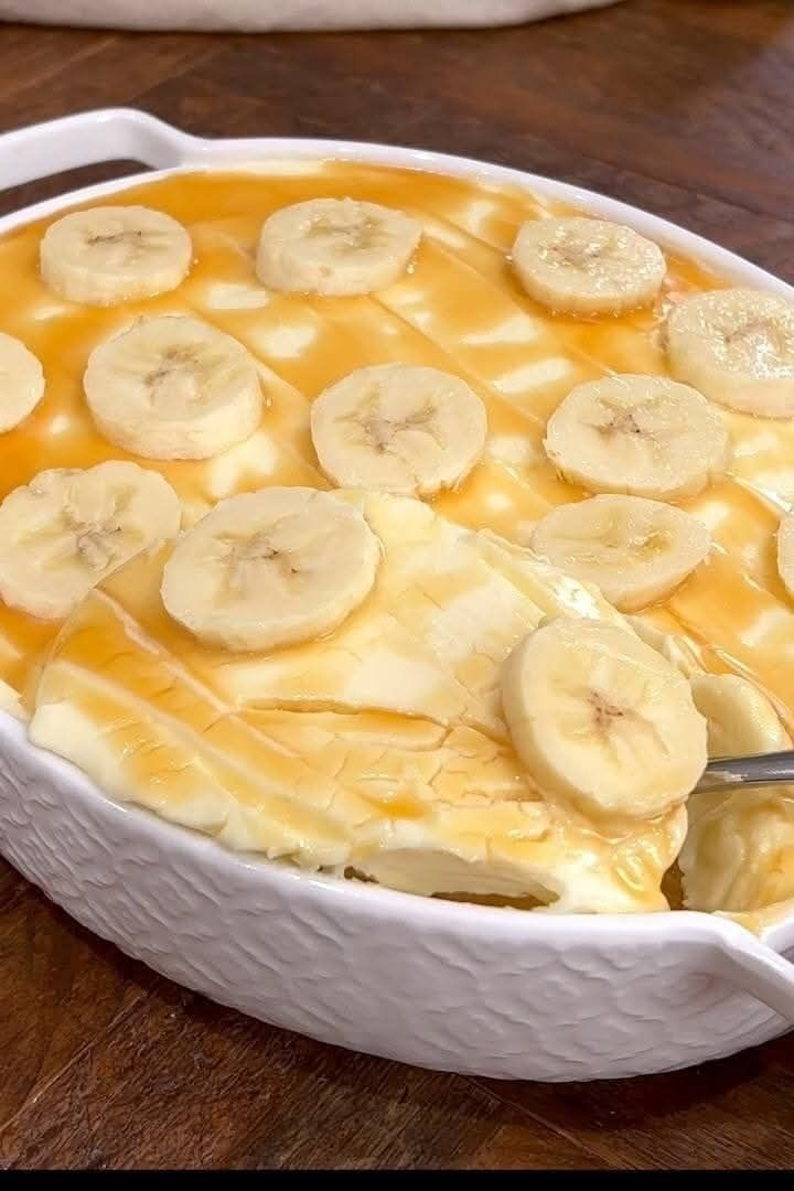 Budino di banana con salsa al caramello