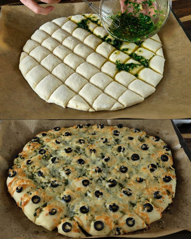 Focaccia con formaggio, aglio ed erbe aromatiche